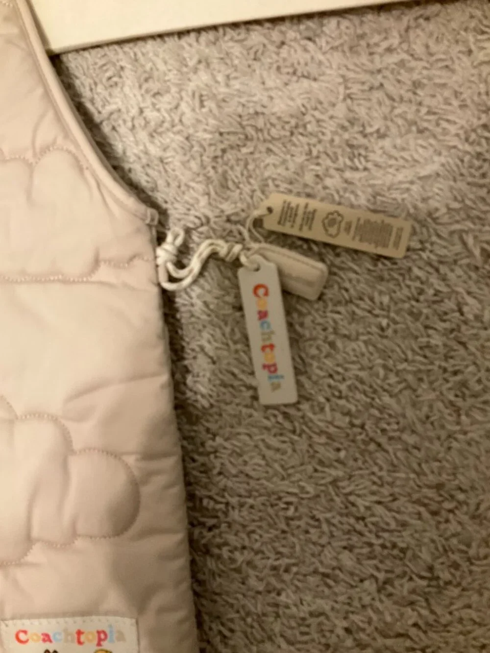 COACH coachtopia loop flat tote with cloud quilting. color: cloud cloud. Co668.